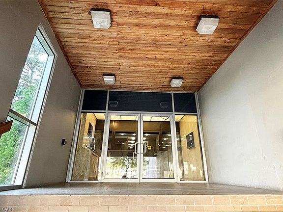 3rd image of 20 Speers Rd #1004