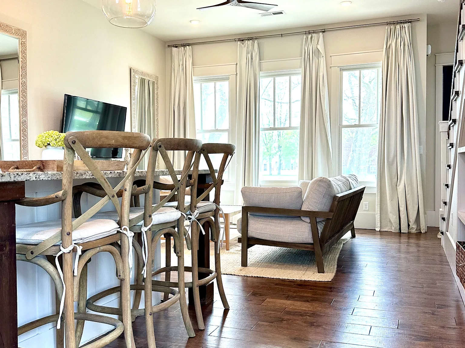 3 bed, 2.5 bath, 1723 sqft, $3,700 — Photo 4