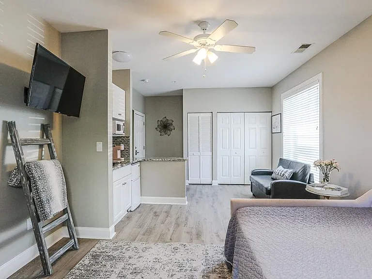 112 Cypress Point Ct #101B — Photo 26
