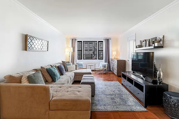 Sold by Compass | media 1