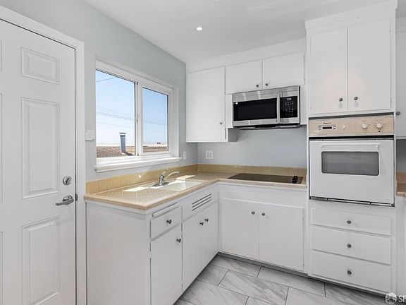 2nd image of 3126 Balboa St #4