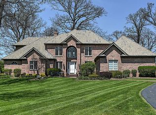 2040 Tremont Ct, Libertyville, IL 60048