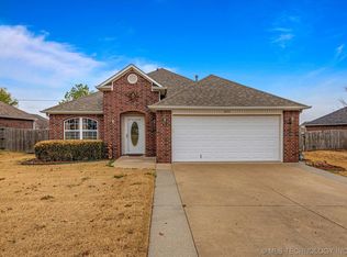 625 N Shannon Dr, Bartlesville, OK 74006
