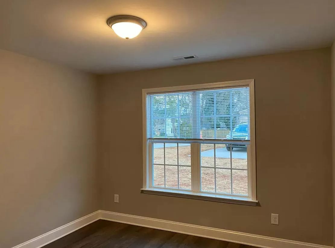 4 N Sterling St - B — Photo 2