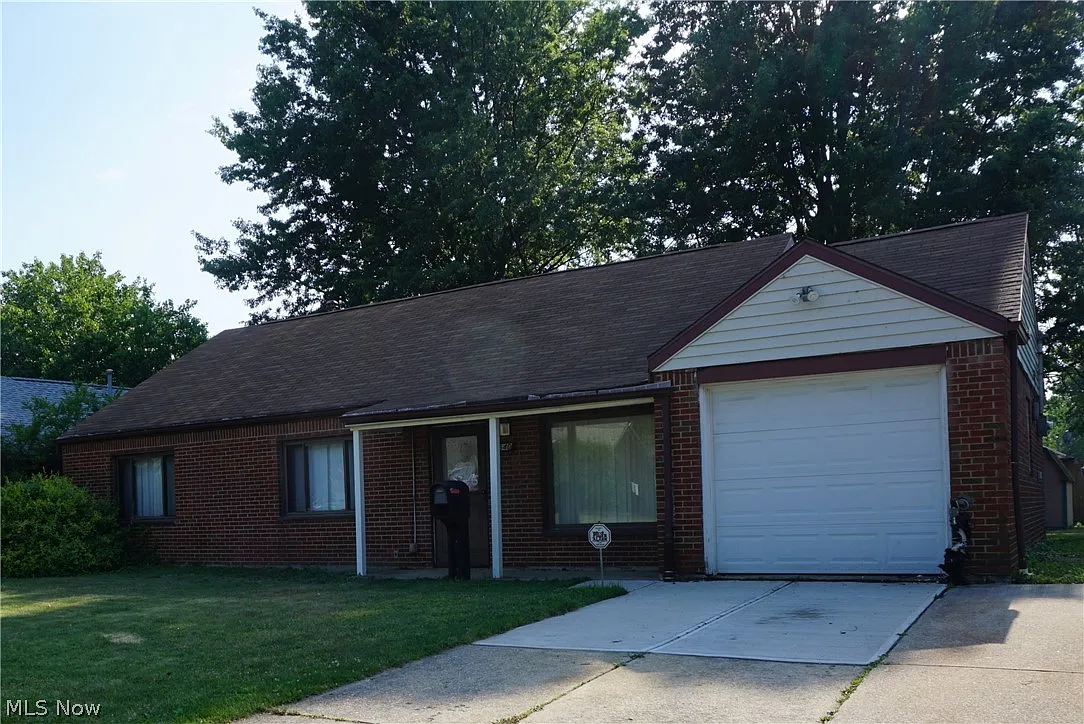 640 Hemlock Dr photo 1