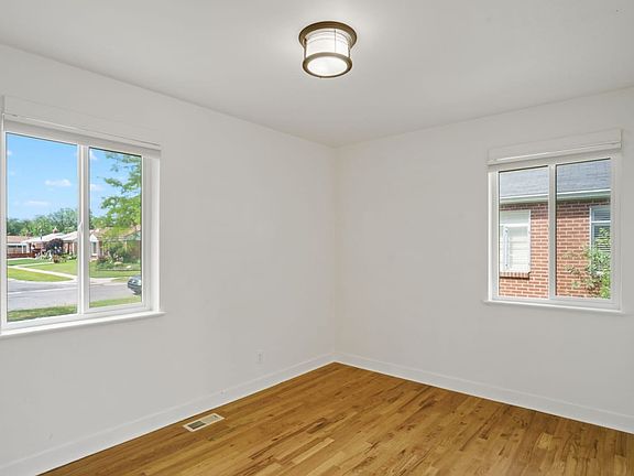 4th image of 1034 W Signora Dr