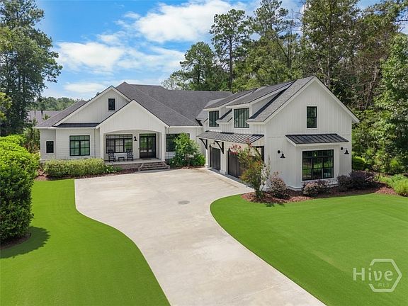 3rd image of 83 Crestwood Drive