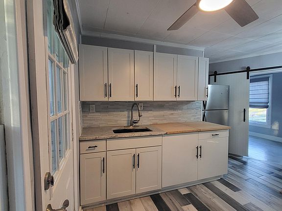 4th image of 700 Hamilton Cres #2
