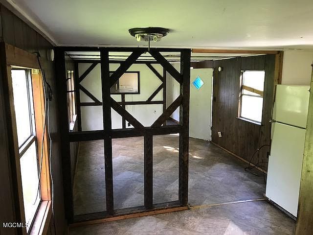 2nd image of 123 Daisy Dr
