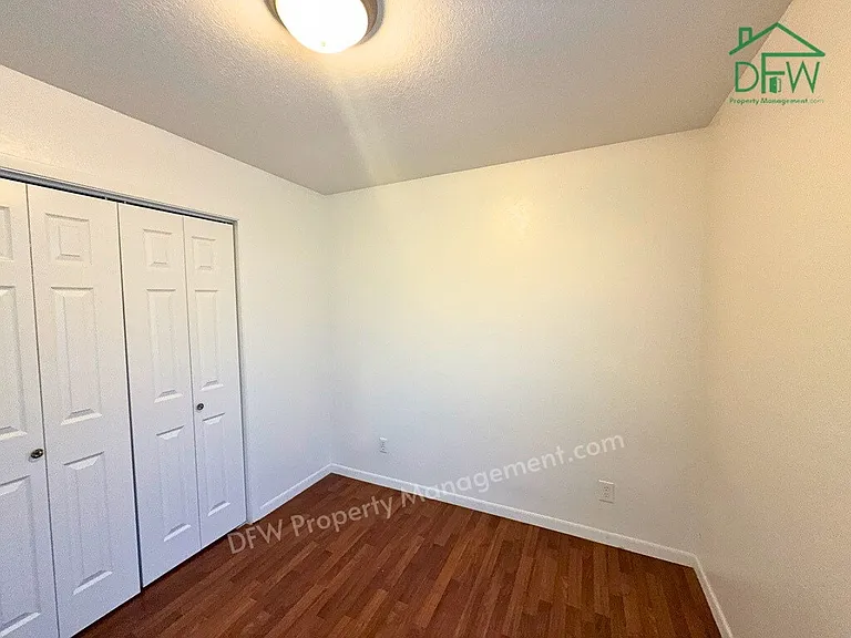 809 W Walnut St #B2 — Photo 4