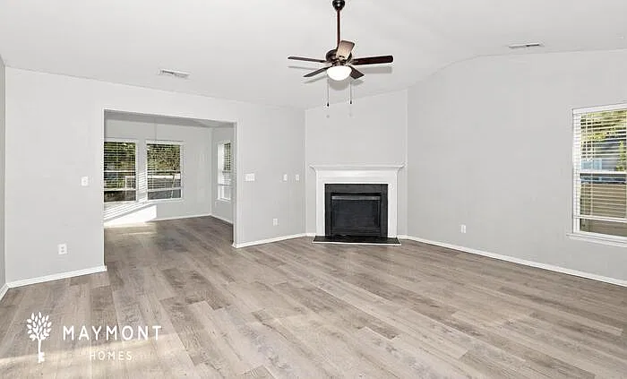 4 bed, 2.0 bath, 1954 sqft, $2,095 — Photo 3