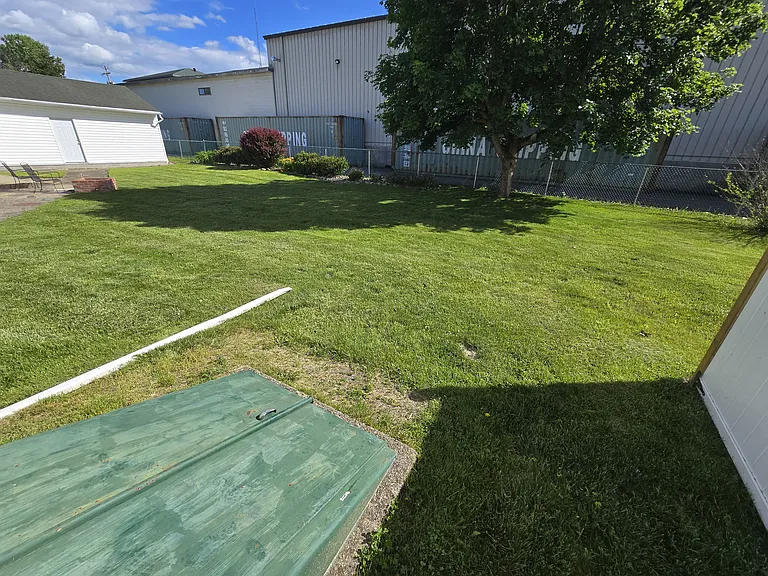 99 Round Lake Ave — Photo 10
