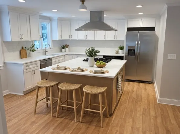 101 Highfields Rd, Abington, MA 02351