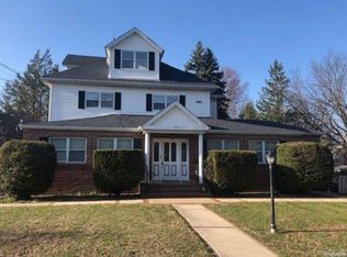 77 Andrew St, Manhasset, NY 11030