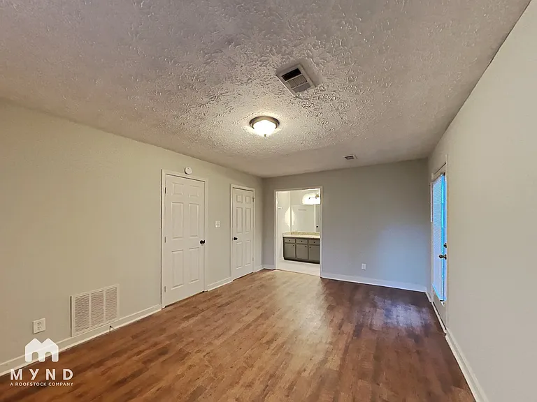 588 Henderson Rd — Photo 8