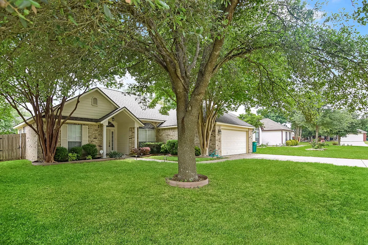 Building Photo - 2511 Kingsbury Dr