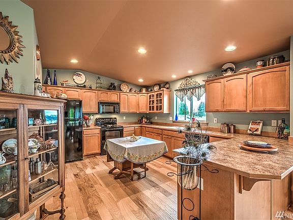 4th image of 1019 Rocky Point Dr