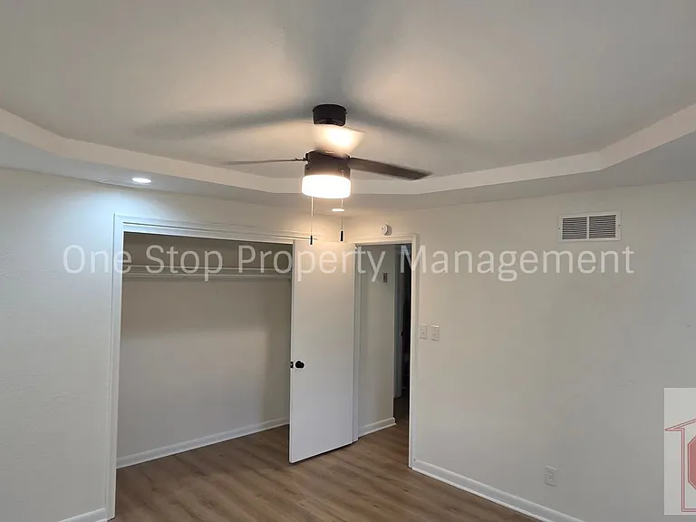 2111 N 49th St — Photo 14