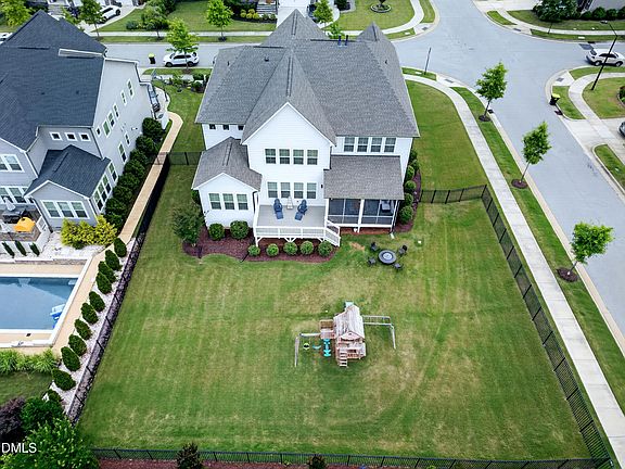 2nd image of 200 Lofty Oak Ln