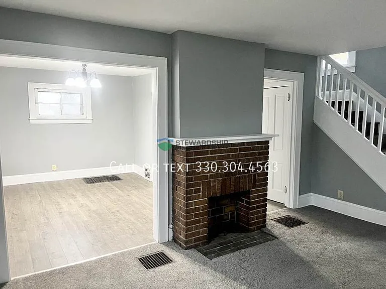 1012 Brown St — Photo 3