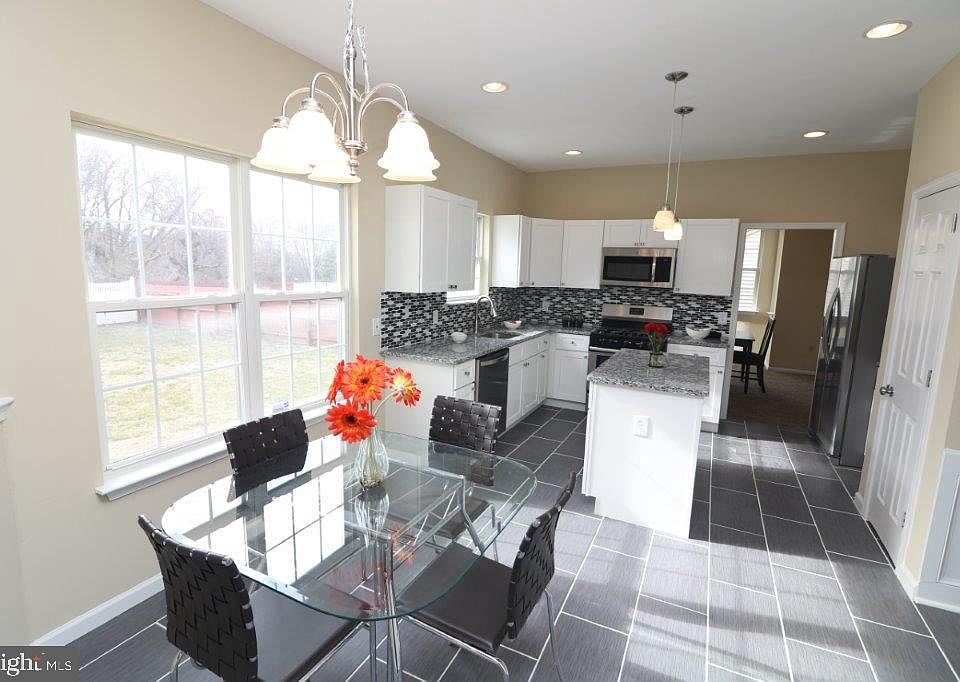 1st image of 53 Lochview Dr