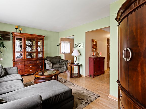 5th image of 3011 N Paris Ave #105
