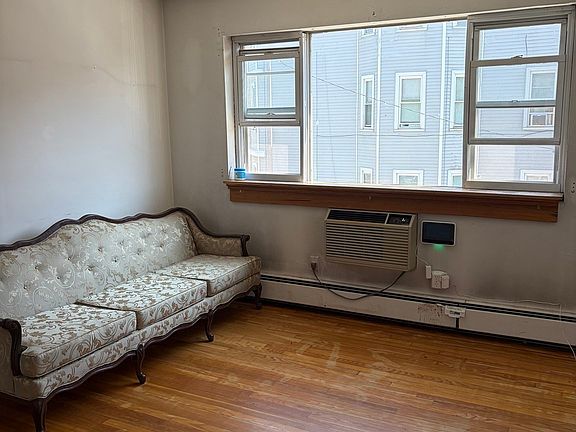 2nd image of 1 Melbourne St APT 6