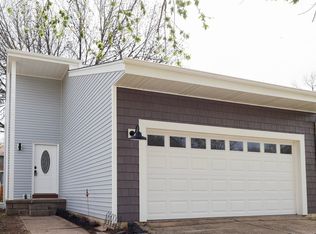 8220 Twana Dr, Urbandale, IA 50322