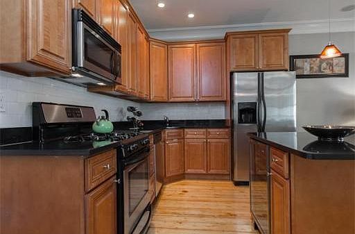 5th image of 703 E 4th St #2