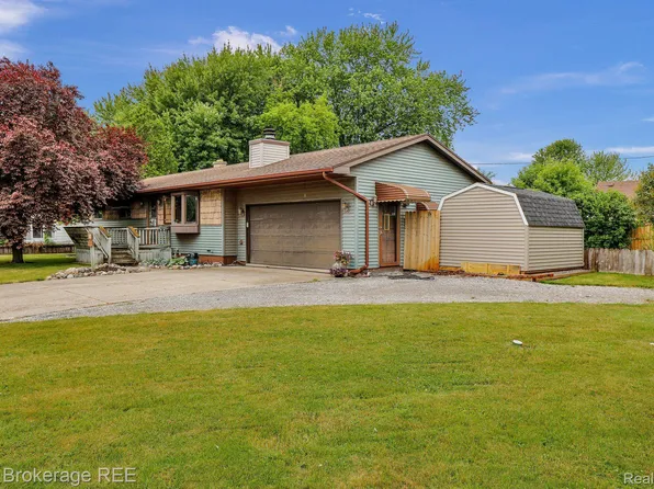 300 W Benjamin St, Linwood, MI 48634