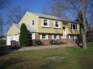 2110 Fostertown Rd, Hainesport, NJ 08036