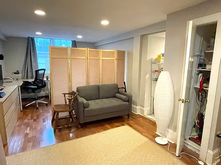 50 Follen St #4 — Photo 3