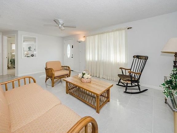 5th image of 4319 Oak Bluff Ave