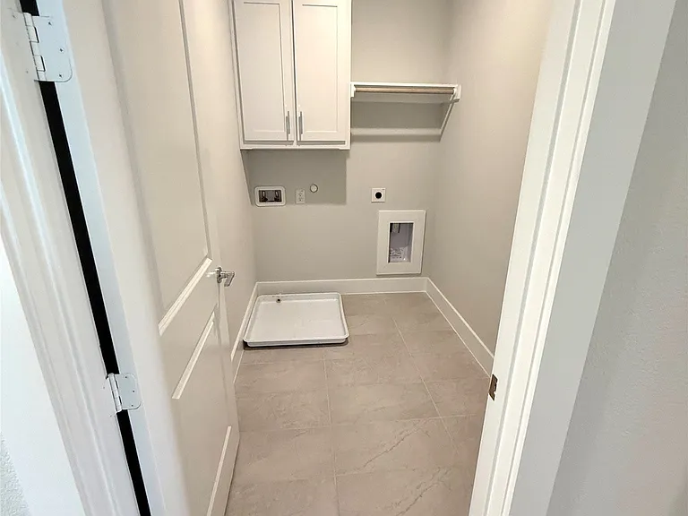 8289 Emsworth Dr — Photo 12