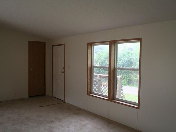 4th image of 2510 Outlet St