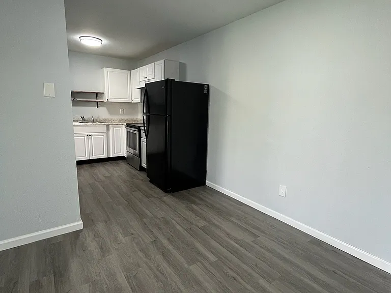 326 Stratford Way — Photo 4