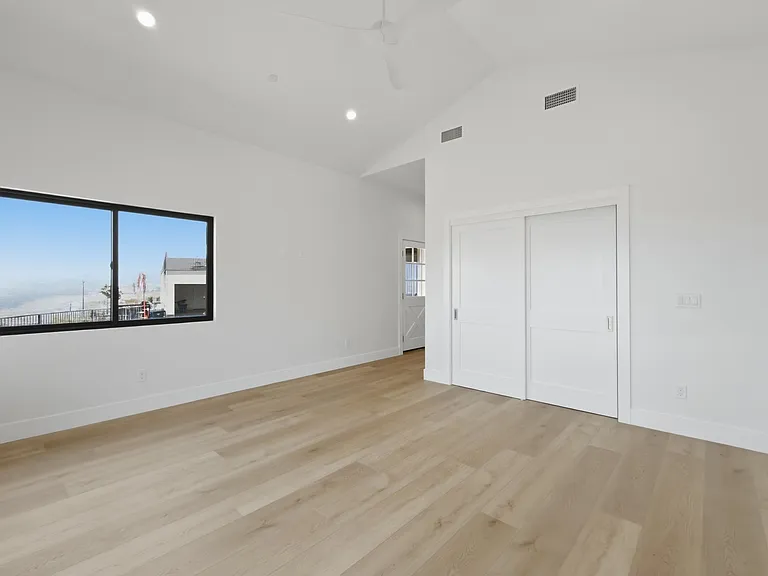 991 W Highland Dr — Photo 13