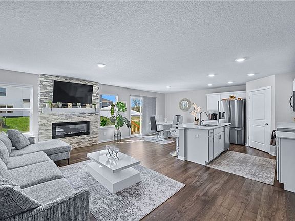 2nd image of 4160 Dakota Cir