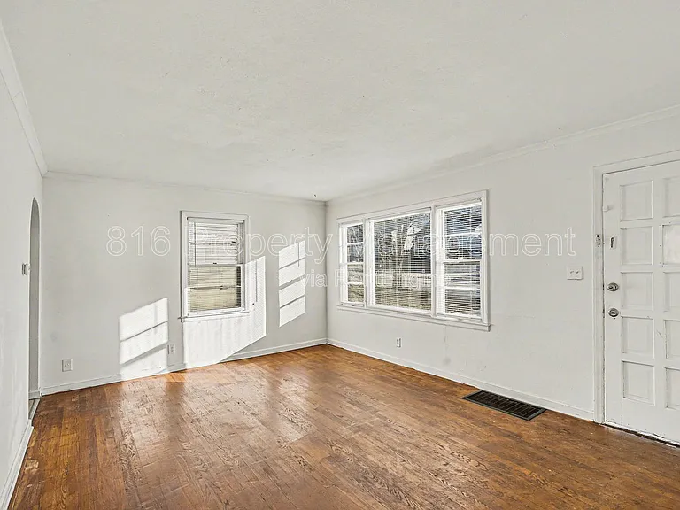 7412 Bellefontaine Ave — Photo 2