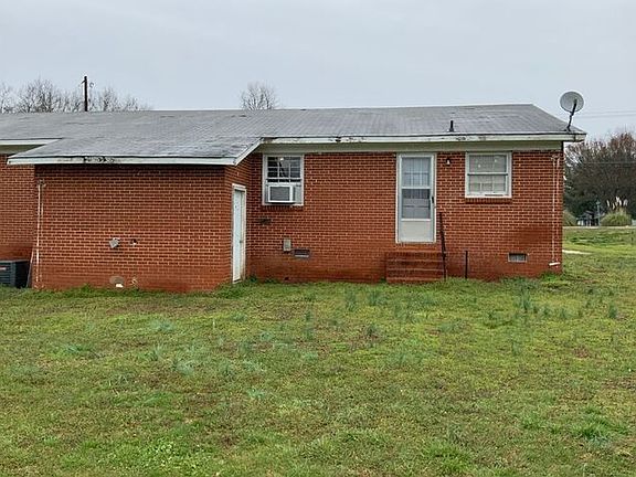 3rd image of 718 Pleasant Dr APT A