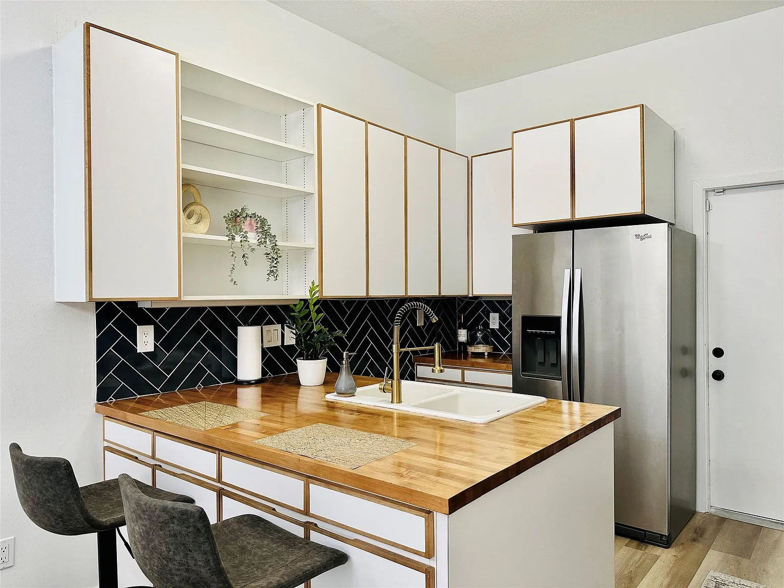 2 bed, 2.5 bath, 1490 sqft, $4,900 — Photo 4