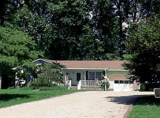 8261 Pond View Dr, Gloucester, VA 23061