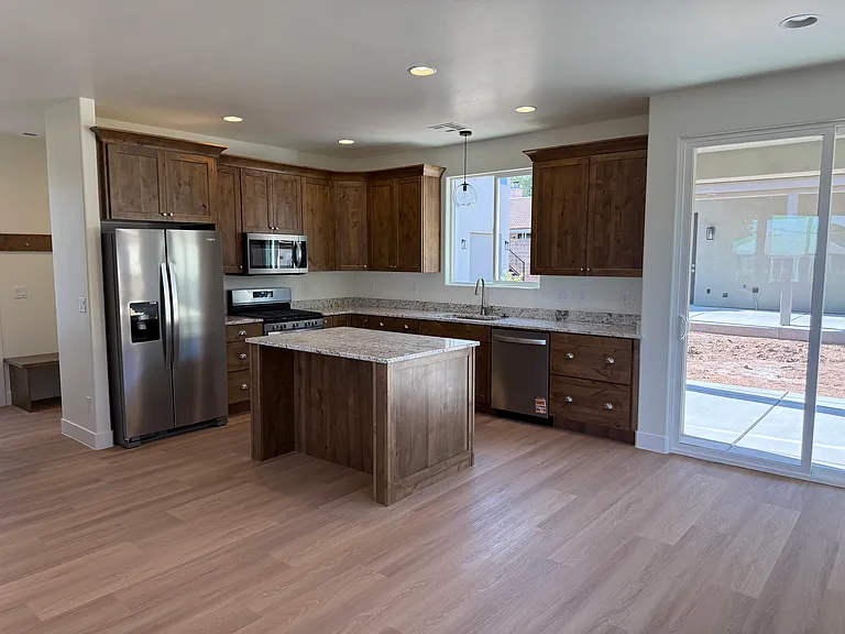 166 W 200 S — Photo 3