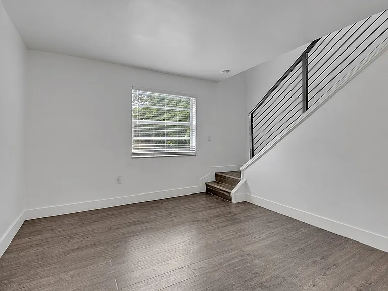 1114 Douglas Rd #4 — Photo 2