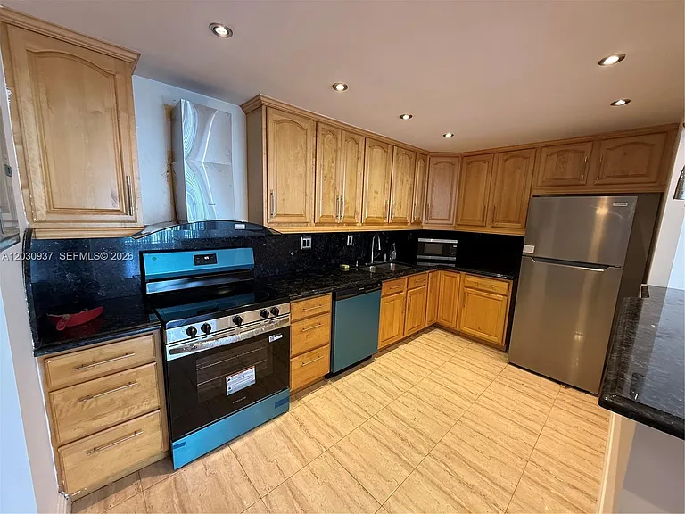 19380 Collins Ave #11 — Photo 5