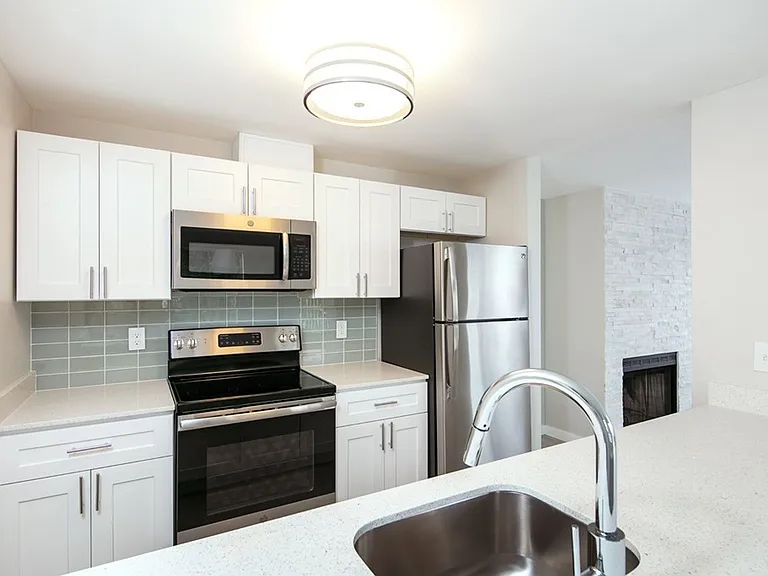 View On California - Spacious with Modern Updates, fireplace (select units) & private balcony | P... — Photo 35