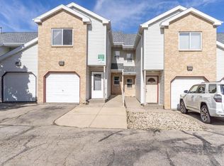 956 Rockefeller Ln, Madison, WI 53704