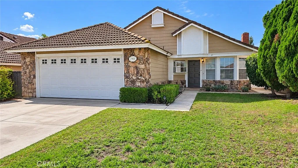 3 bed, 1310 sqft, $4,195 — Photo 1