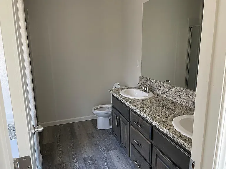 661 Granada Ct — Photo 13