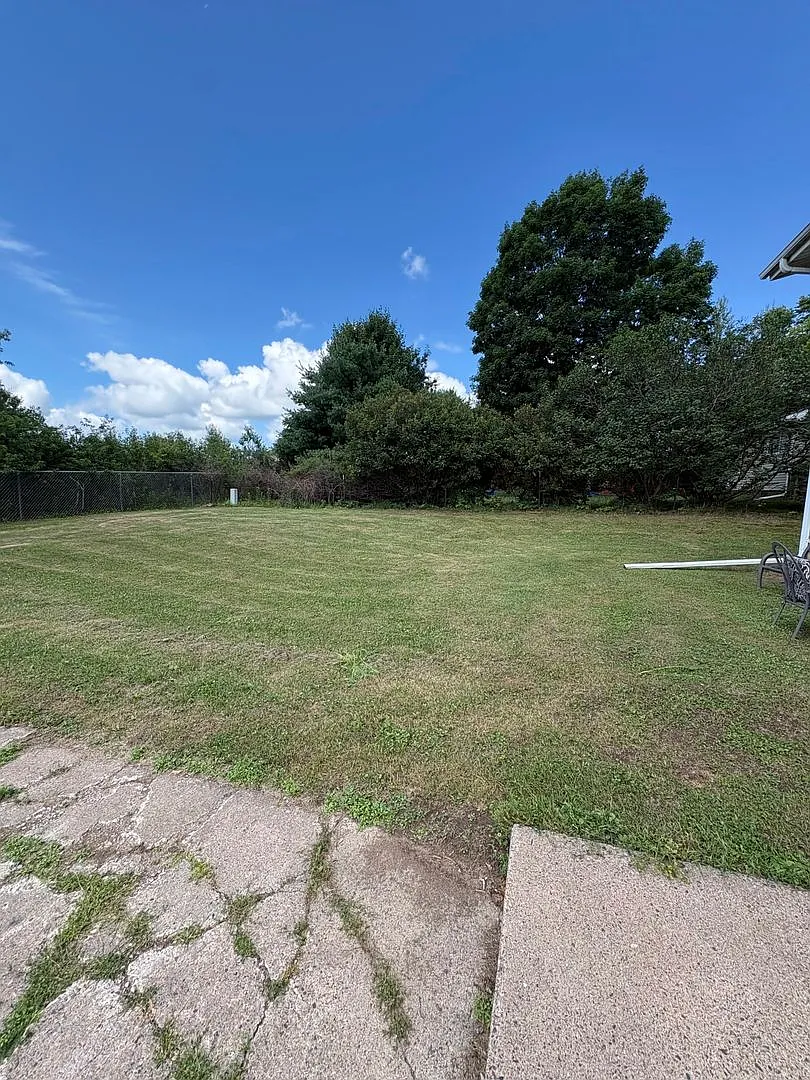 2220 Freeway Dr — Photo 3